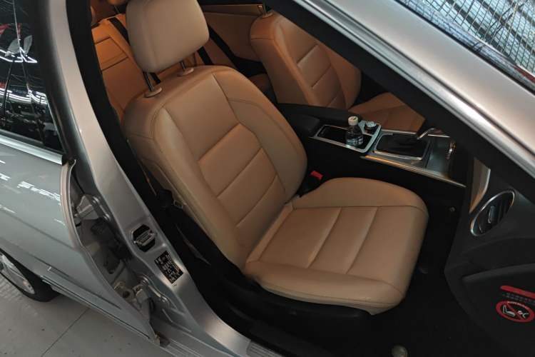 Used Mercedes-Benz C-Class 2011 C 200 Fashion Travel Edition Right Front Seat