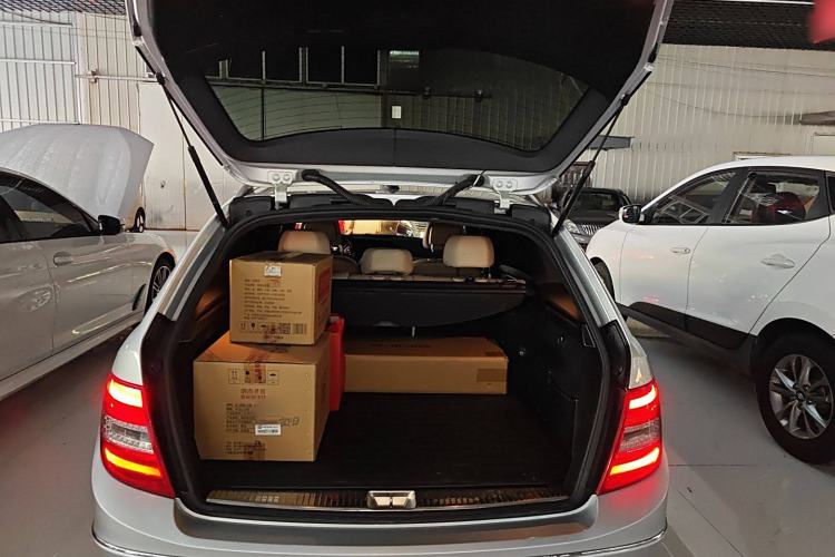 Used Mercedes-Benz C-Class 2011 C 200 Fashion Travel Edition Trunk