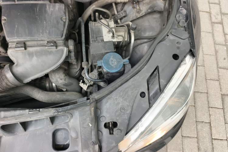 Used Mercedes-Benz C-Class 2007 C 200K Elegance Model Engine Bay Left