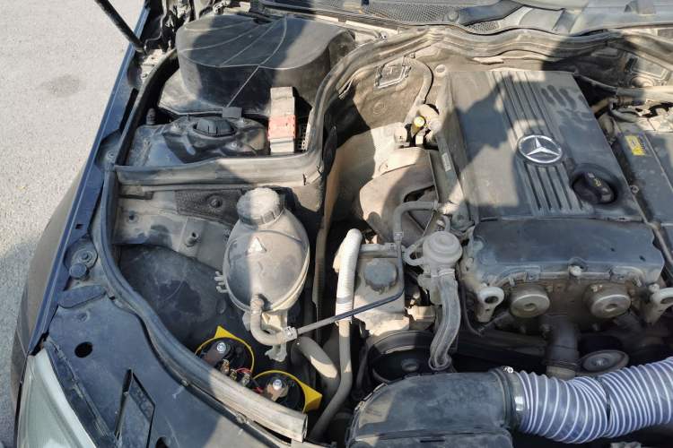 Used Mercedes-Benz C-Class 2007 C 200K Fashion Model Engine Bay Right