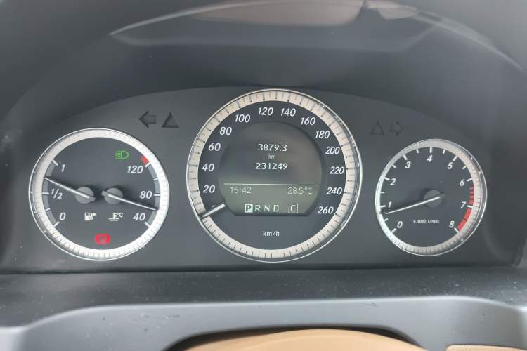 Used Mercedes-Benz C-Class 2007 C 200K Elegance Model Odometer Close Up
