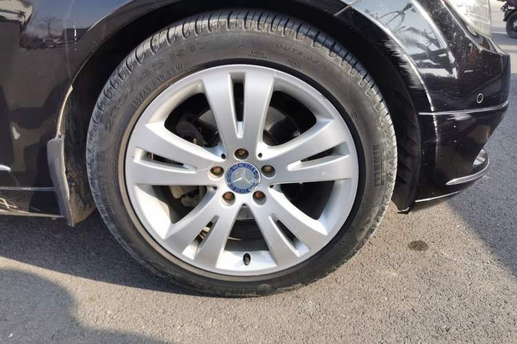 Used Mercedes-Benz C-Class 2007 C 200K Fashion Model Right Front Wheel Hub