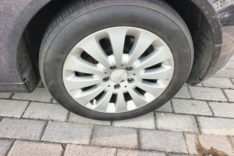 Used Mercedes-Benz C-Class 2007 C 200K Elegance Model Right Front Wheel Hub