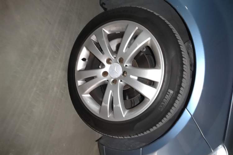 Used Mercedes-Benz C-Class 2007 C 200K Fashion Model Right Front Wheel Hub