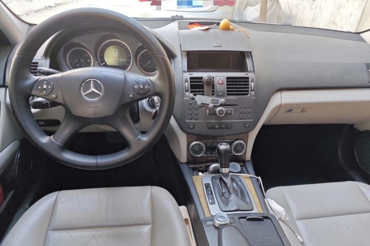 Used Mercedes-Benz C-Class 2007 C 200K Fashion Model Center Console