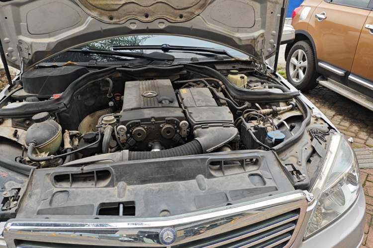 Used Mercedes-Benz C-Class 2007 C 200K Elegance Model Engine Bay Left