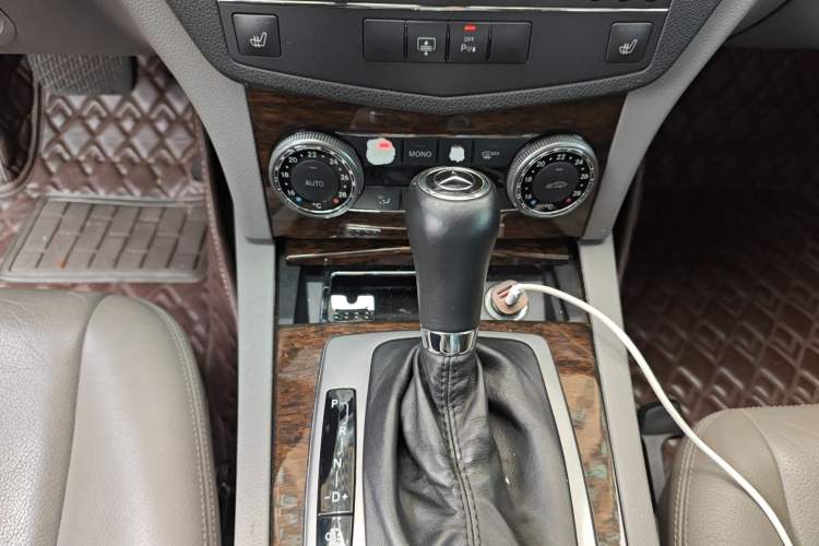 Used Mercedes-Benz C-Class 2007 C 200K Elegance Model Gear Lever