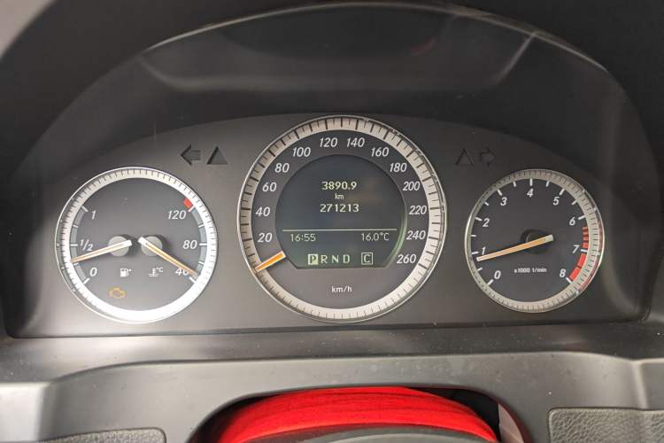 Used Mercedes-Benz C-Class 2007 C 200K Elegance Model Odometer Close Up