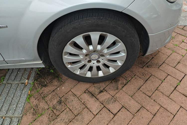 Used Mercedes-Benz C-Class 2007 C 200K Elegance Model Right Front Wheel Hub