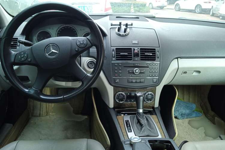 Used Mercedes-Benz C-Class 2008 C 280 Fashion Model Center Console