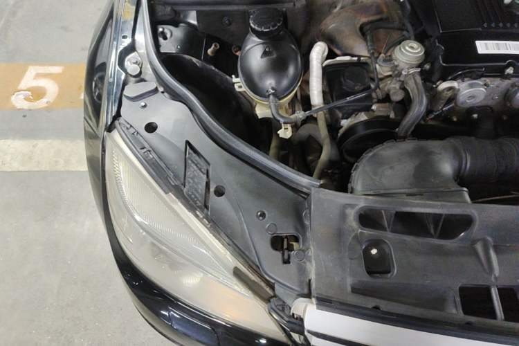 Used Mercedes-Benz C-Class 2008 C 200K Fashion Model Engine Bay Right