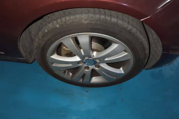 Used Mercedes-Benz C-Class 2008 C 200K Fashion Model Right Front Wheel Hub