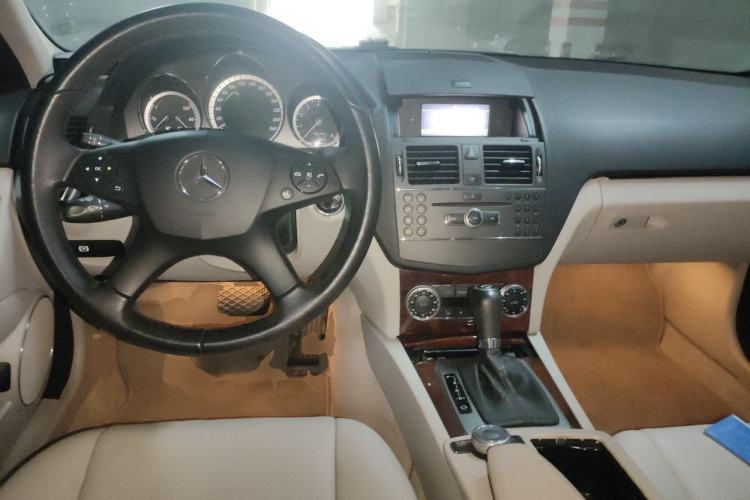 Used Mercedes-Benz C-Class 2008 C 200K Elegant Model Center Console
