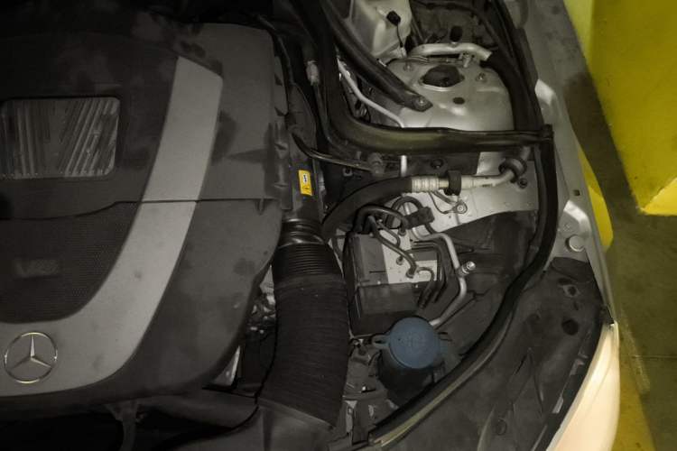 Used Mercedes-Benz C-Class 2008 C 230 Fashion Model Engine Bay Left
