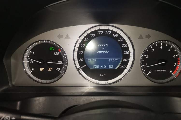 Used Mercedes-Benz C-Class 2008 C 200K Fashion Model Odometer Close Up