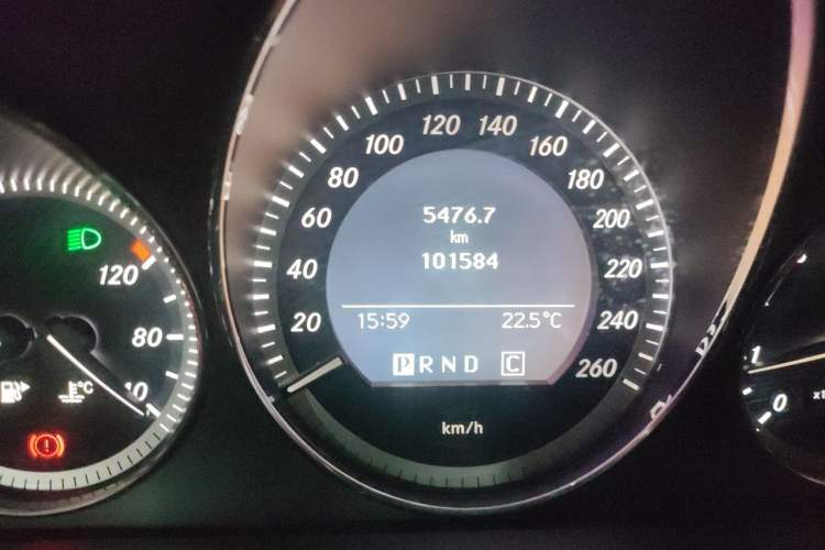 Used Mercedes-Benz C-Class 2008 C 200K Elegant Model Odometer Close Up
