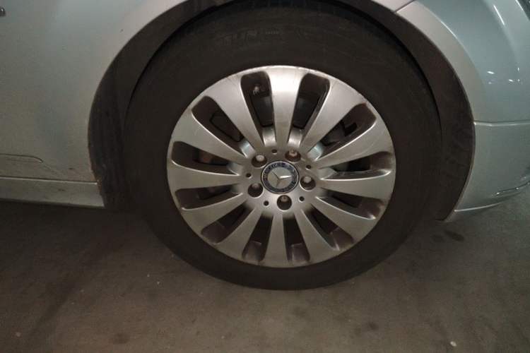 Used Mercedes-Benz C-Class 2008 C 200K Standard Model Right Front Wheel Hub