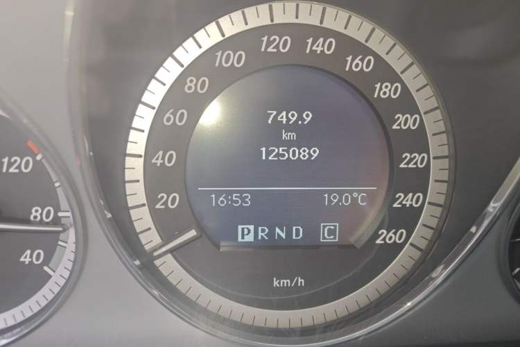 Used Mercedes-Benz C-Class 2008 C 200K Fashion Model Odometer Close Up