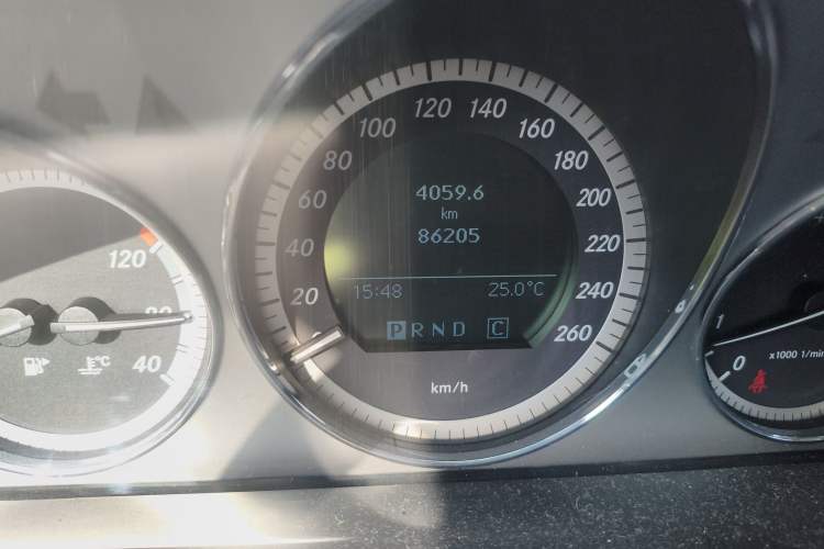 Used Mercedes-Benz C-Class 2008 C 200K Fashion Model Odometer Close Up