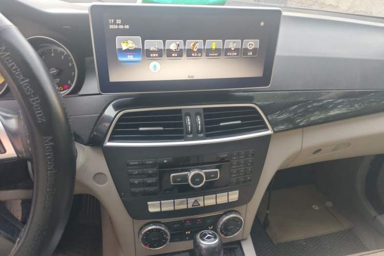 Used Mercedes-Benz C-Class 2010 C 180K Classic model Audio And AC Panel