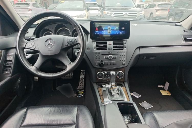 Used Mercedes-Benz C-Class 2010 C 200 CGI Fashion Model Center Console