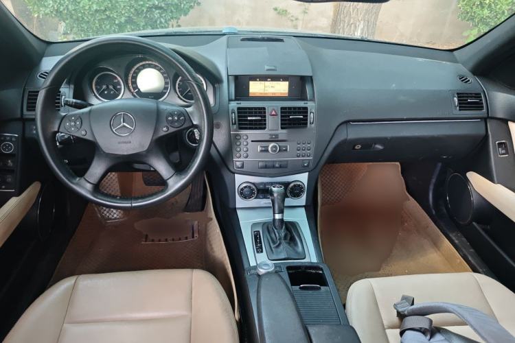 Used Mercedes-Benz C-Class 2010 C 200 CGI Estate Center Console