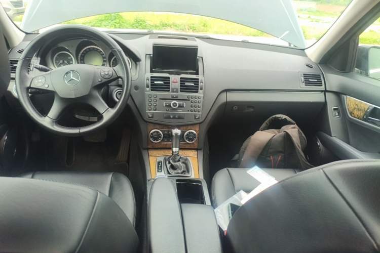 Used Mercedes-Benz C-Class 2010 C 300 Fashion Model Center Console