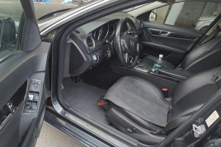 Used Mercedes-Benz C-Class 2010 C 180K Classic model Driver Seat