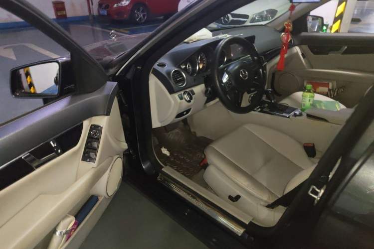 Used Mercedes-Benz C-Class 2010 C 180K Classic model Driver Seat