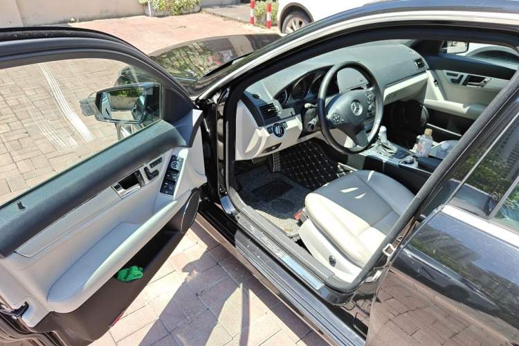 Used Mercedes-Benz C-Class 2010 C 200 CGI Estate Driver Seat
