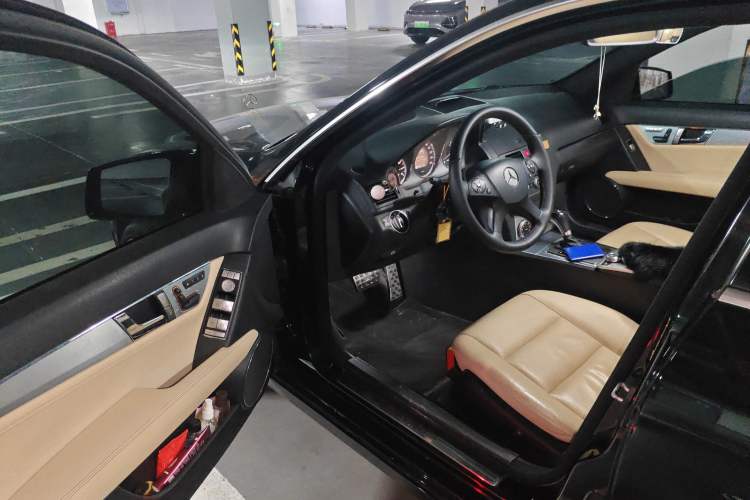 Used Mercedes-Benz C-Class 2010 C 200 CGI Estate Driver Seat