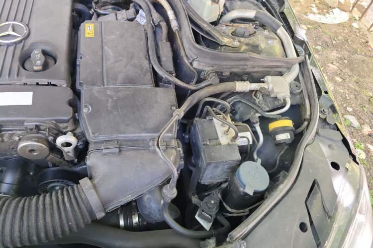 Used Mercedes-Benz C-Class 2010 C 180K Classic model Engine Bay Left