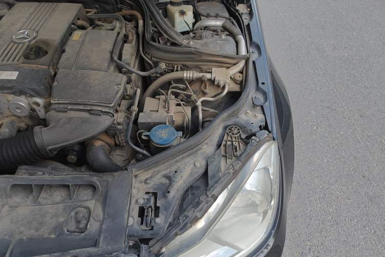 Used Mercedes-Benz C-Class 2010 C 180K Classic model Engine Bay Left
