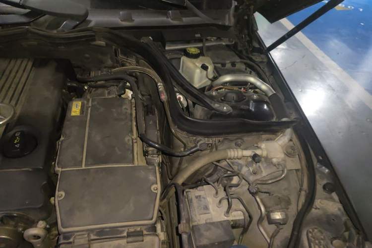 Used Mercedes-Benz C-Class 2010 C 180K Classic model Engine Bay Left