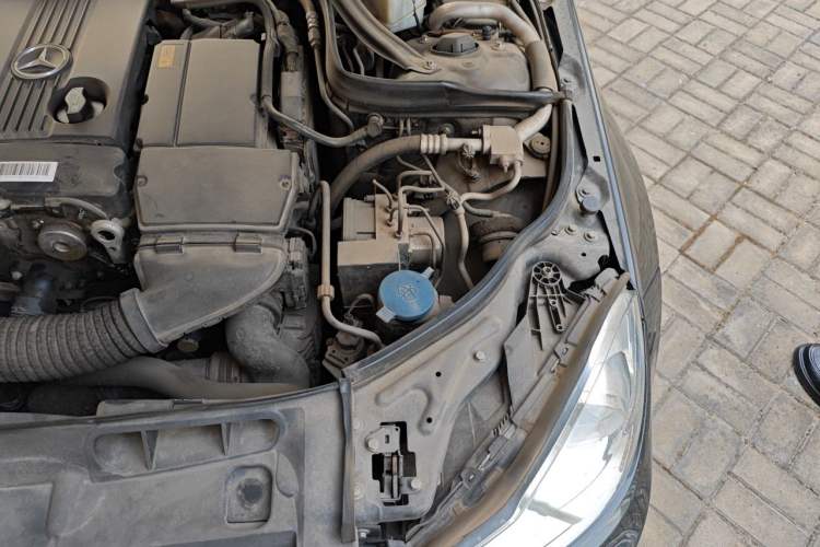 Used Mercedes-Benz C-Class 2010 C 180K Classic model Engine Bay Left