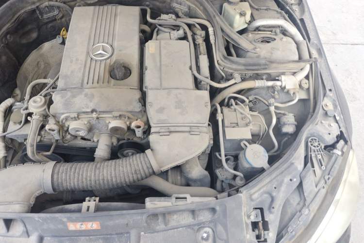 Used Mercedes-Benz C-Class 2010 C 180K Classic model Engine Bay Left