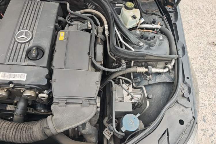 Used Mercedes-Benz C-Class 2010 C 200 CGI Fashion Model Engine Bay Left