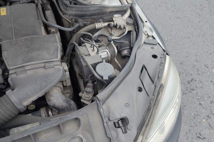 Used Mercedes-Benz C-Class 2010 C 180K Classic model Engine Bay Left