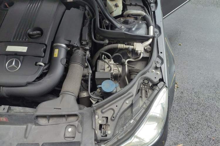 Used Mercedes-Benz C-Class 2010 C 200 CGI Elegance Model Engine Bay Left