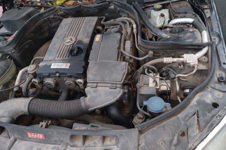 Used Mercedes-Benz C-Class 2010 C 180K Classic model Engine Bay Left