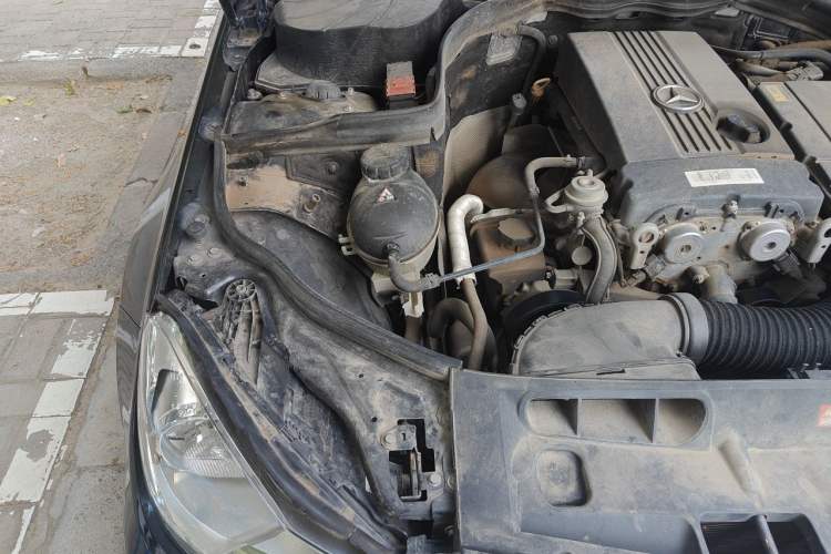 Used Mercedes-Benz C-Class 2010 C 180K Classic model Engine Bay Right