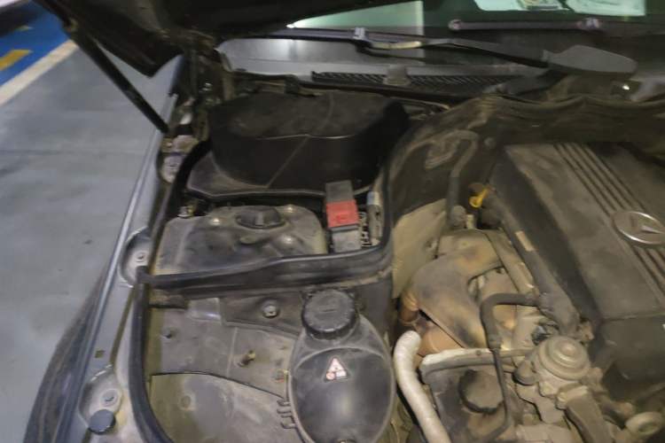 Used Mercedes-Benz C-Class 2010 C 180K Classic model Engine Bay Right