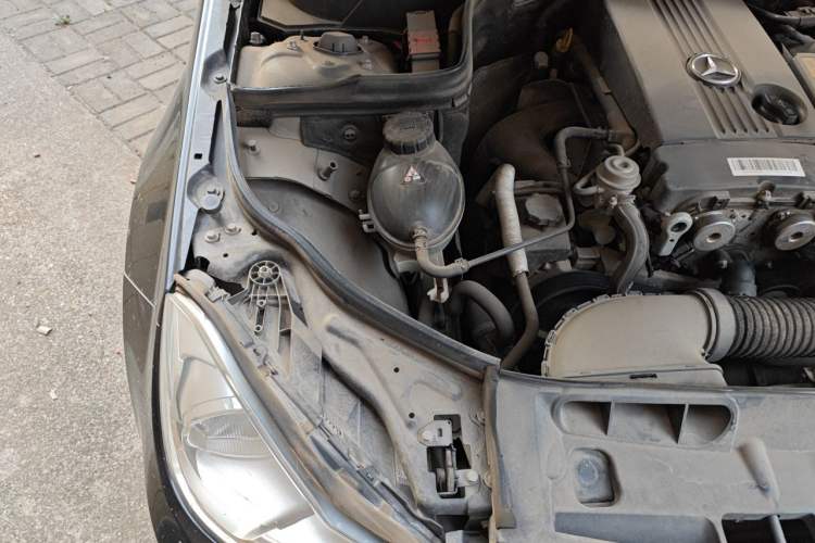 Used Mercedes-Benz C-Class 2010 C 180K Classic model Engine Bay Right