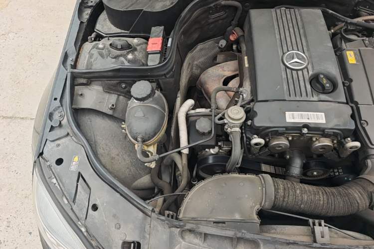 Used Mercedes-Benz C-Class 2010 C 200 CGI Fashion Model Engine Bay Right