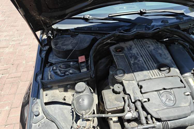 Used Mercedes-Benz C-Class 2010 C 200 CGI Estate Engine Bay Right