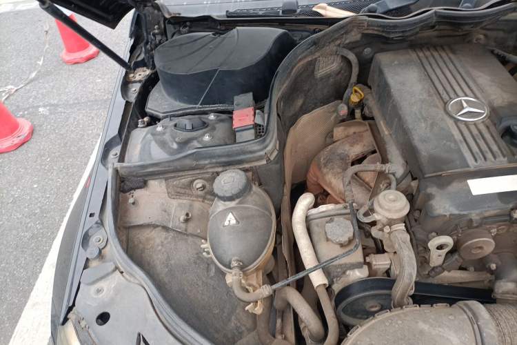 Used Mercedes-Benz C-Class 2010 C 180K Classic model Engine Bay Right