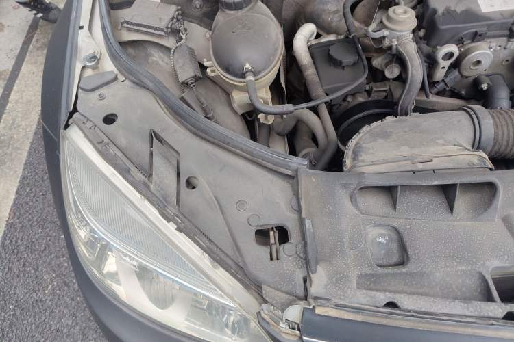 Used Mercedes-Benz C-Class 2010 C 180K Classic model Engine Bay Right