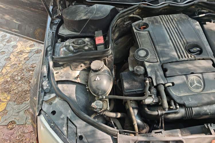 Used Mercedes-Benz C-Class 2010 C 200 CGI Estate Engine Bay Right