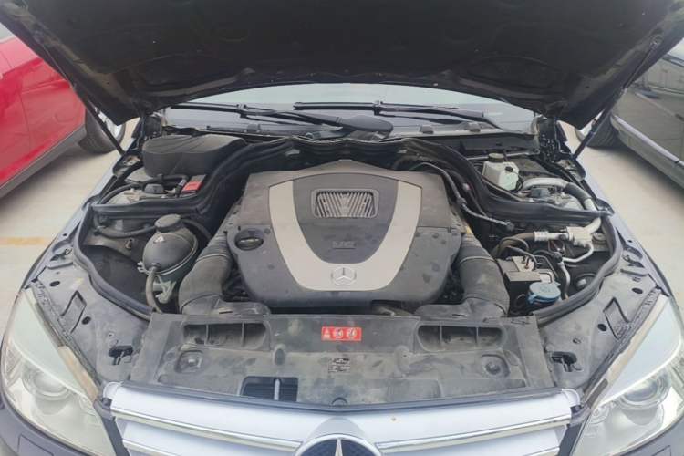 Used Mercedes-Benz C-Class 2010 C 300 Fashion Model Engine Bay