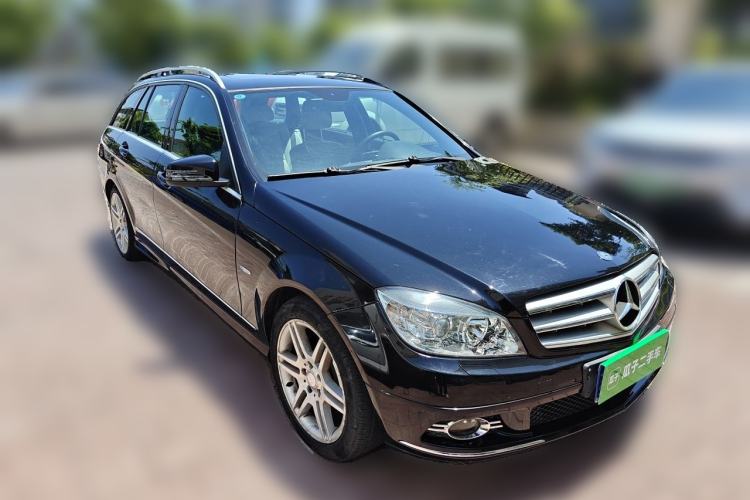 Used Mercedes-Benz C-Class 2010 C 200 CGI Estate Front Right 45 Deg